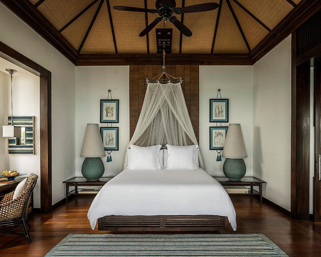 Panoramic Ocean View Pool Villa with One King Bed
